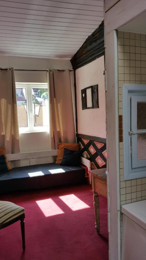 Chambres Touristiques La Cour Des Hotes Obernai Exterior foto